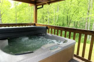 Windy Ridge-Pet-Friendly Smoky Mountain Cabin with Fishing Access, Fenced Yard & Free Tickets - 6