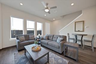 Modern Luxe Townhome with 2Bed2Bath and Private Garage - 3