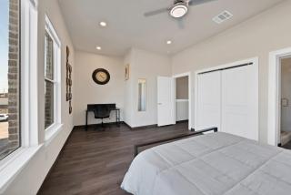 Modern Luxe Townhome with 2Bed2Bath and Private Garage - 2