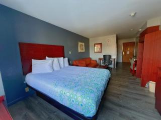 BlissPoint Inn & Suites, Northwood - 6