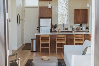 Storybook Nashville Guesthouse - Perfect for Couples and Solo Travelers - 3