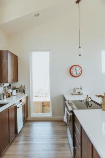 Storybook Nashville Guesthouse - Perfect for Couples and Solo Travelers - 9