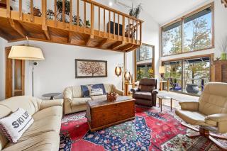 Spacious 6 Bedroom Chalet Near Holiday Valley - 2