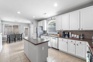 Fabulous Woodlands Home with pool - 4