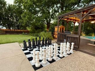 Heated Pool & Spa Mini Golf Bowling Game Room perfect for family - 5