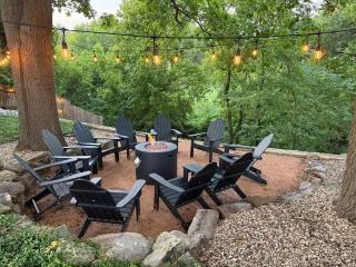 Heated Pool & Spa Mini Golf Bowling Game Room perfect for family - 9