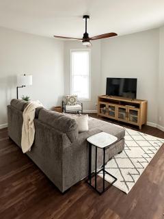 Modern 4 BDRM Renovated Spacious near U of E and Downtown - 4