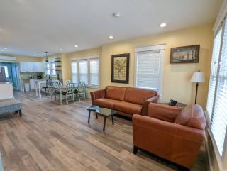 Bayside Bungalow-Updated Home Near the Bay & Beach - 8