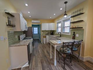 Bayside Bungalow-Updated Home Near the Bay & Beach - 9