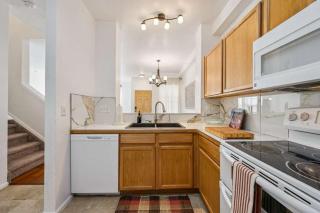 3BR Modern Retreat, Close to DIA & Downtown Denver - 7