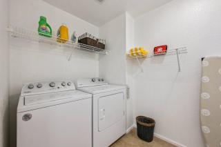 3BR Modern Retreat, Close to DIA & Downtown Denver - 6