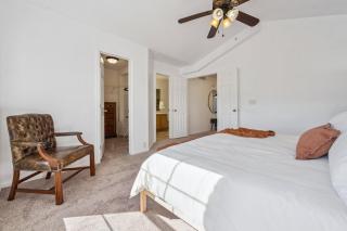 3BR Modern Retreat, Close to DIA & Downtown Denver - 2