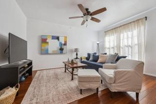 3BR Modern Retreat, Close to DIA & Downtown Denver - 1