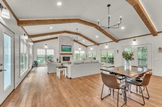 Hummingbird Cabin with a private hot tub - 4