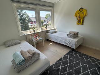 Två sovrum fyra sängar Koppla av med hela familjen i detta fridfulla boende - 0