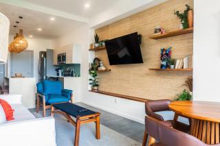 Sunset Boulevard 304 - 5