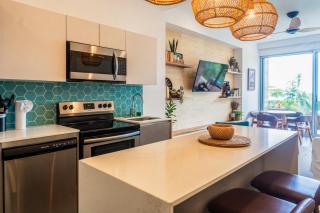 Sunset Boulevard 304 - 1