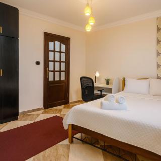 Alex 2BR - Smart TV - Wi-Fi - Work Desks & Bicycle - 3