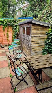 Parkside House With Garden - 9