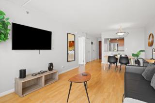Modern Comfort Apartment Close to Metro & Shops - 2