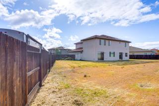 4 Mi to CSUB Campus Spacious Home with Yard - 9