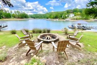 Paradise Point - 4BR Lakefront Haven Dock, Kayaks, & Cozy Firepit - 9