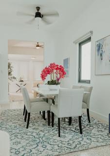 Elegant Home with KingBed Private Patio Ensuites - 7