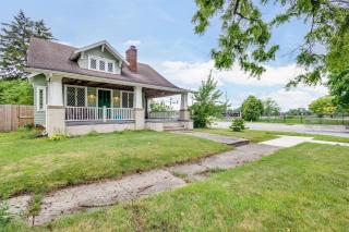 The ND Rover - Vintage 4BR Home Across St to ND - 1