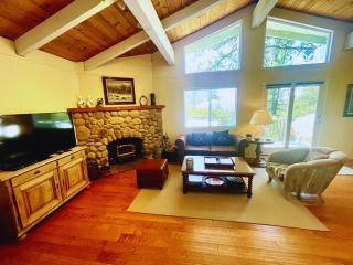 Luxury, Private, Panoramic Views Among the Pines - 1