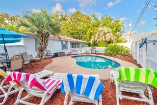 The Art House - Stylish 4BRGetaway Poolside Fun & Mins to Beach! - 8