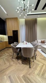 Lux Residence with Comfort Location - 7