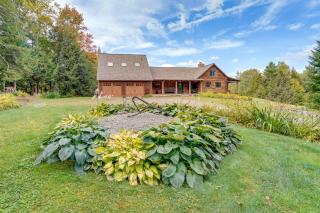 Cozy Log Cabin Near Mt Snow Views, Modern Comfort - 8