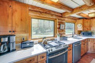 Cozy Log Cabin Near Mt Snow Views, Modern Comfort - 4