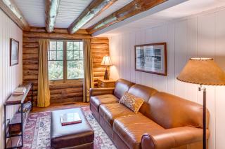 Cozy Log Cabin Near Mt Snow Views, Modern Comfort - 2