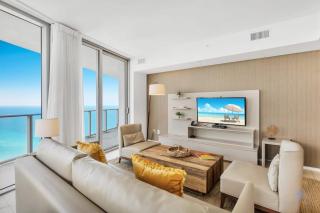 Beautiful 1BR Apartment with Ocean View Balcony - 2