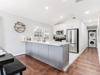 Downtown Vibes - 5 Min to City Core - 5