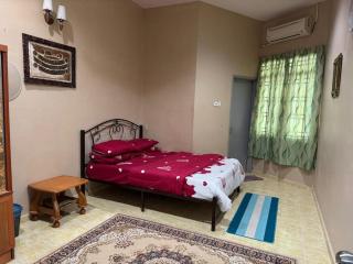 Labis Homestay Afina - 8