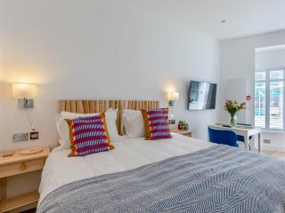 Belgrave Sands Apartment - 3