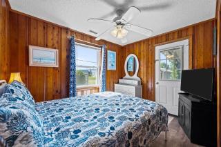 Coastal Haven Cottage- Beach, Shopping, Fun - 7