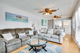 Fenced Yard, 1 Mi to Beach Oak Island Family Home - 7