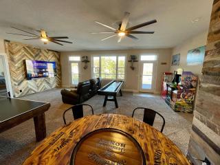 'No Wake Lake Escape' Gameroom /Dual Masters /Dock - 7