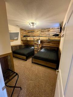 'No Wake Lake Escape' Gameroom /Dual Masters /Dock - 4