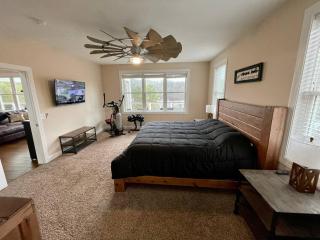 'No Wake Lake Escape' Gameroom /Dual Masters /Dock - 1