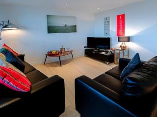 No1 The Two Bedroom Balcony View - 4