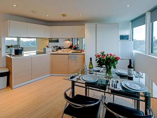 No1 The Two Bedroom Balcony View - Portsmouth - 2