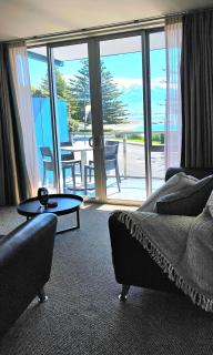 Waves Kaikoura Luxury Waterfront Apartment 1 - 4