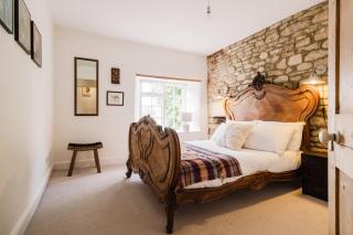 Historic 3 Bedroom Cottage in the Cotswolds - 6