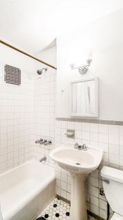 2 Bedroom Apartment in Midtown Manhattan - Near NYC Icons! - 2