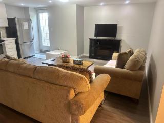 Beautiful&Spacious 2 Bedroom Basement Family Suite - 4