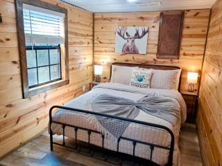 Cozy Secluded, King, Best Location, Hot tub, Firepit, Playset - 7